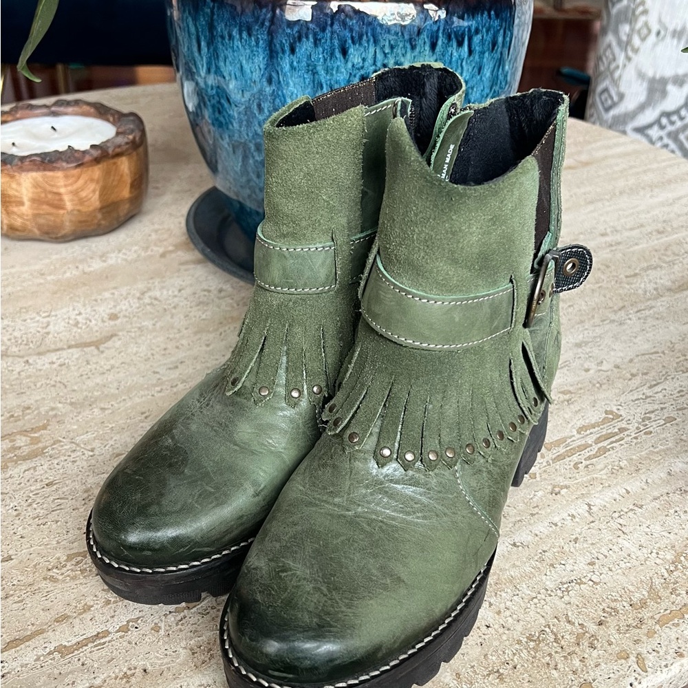 RARE Dromedaris Green Leather Fringe Ankle Boots - Picture 1 of 7